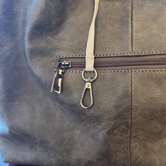 🙌Exquisite Grey Vegan Leather Purse “New without Tags” - Picture 6 of 9